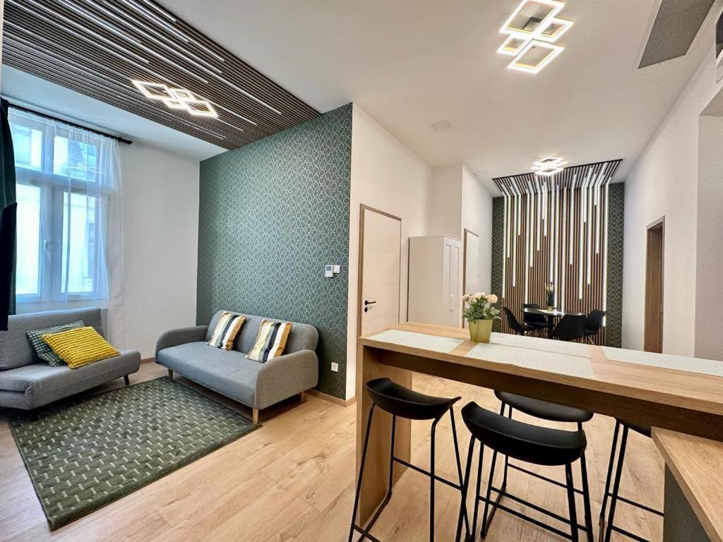 Apartment At Gozsdu Courtyard #Partyzone #Downtown #Freeparking ブダペスト エクステリア 写真