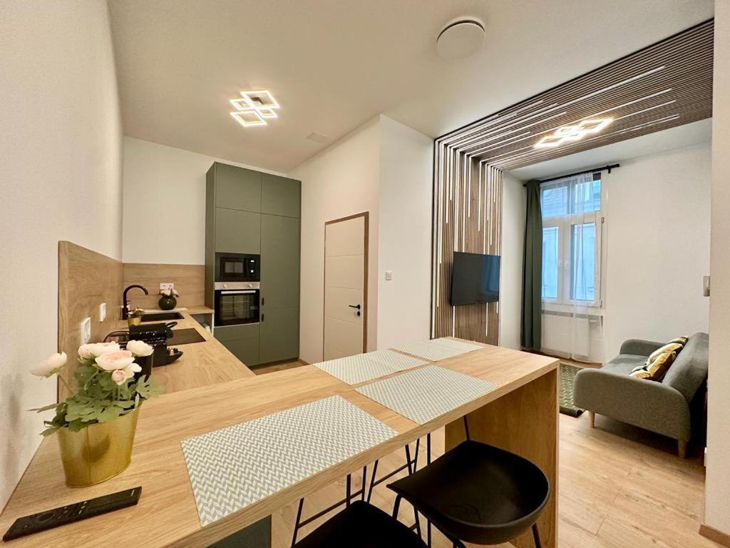 Apartment At Gozsdu Courtyard #Partyzone #Downtown #Freeparking ブダペスト エクステリア 写真