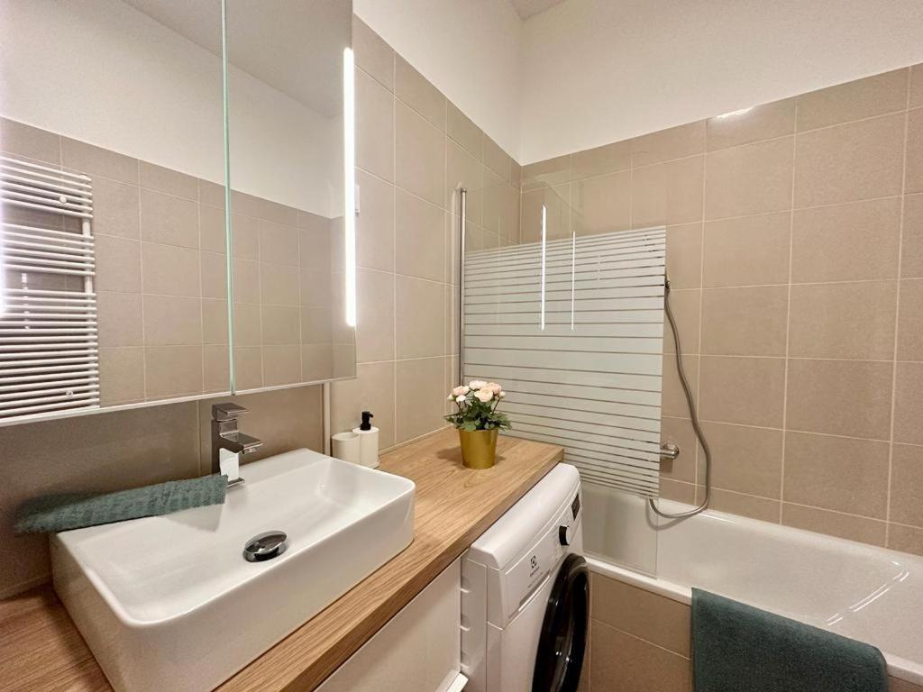 Apartment At Gozsdu Courtyard #Partyzone #Downtown #Freeparking ブダペスト エクステリア 写真